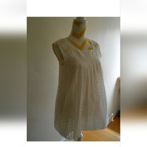 Elegant White Lace Sleeveless Top